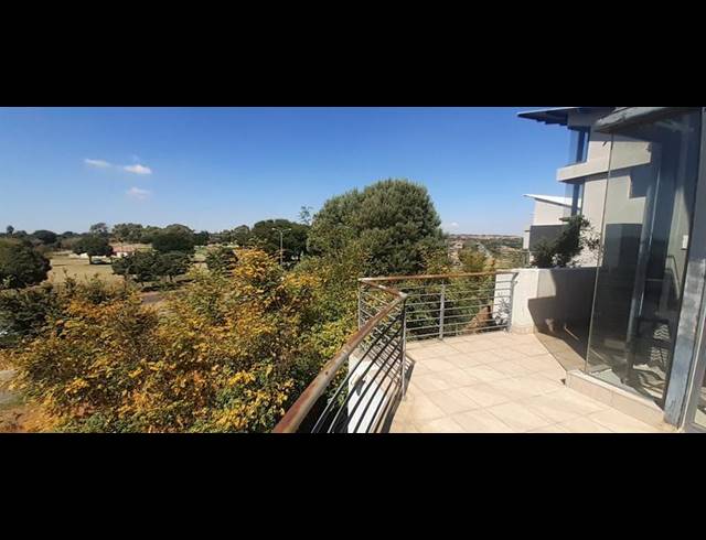 1 BEDROOM APARTMENT FOR SALE IN ROOIHUISKRAAL NORTH
